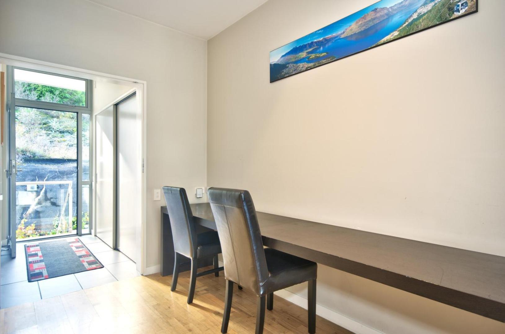 Pure Retreat Lake Views Куийнстаун Екстериор снимка