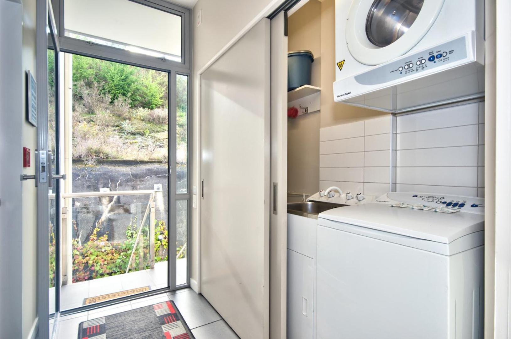 Pure Retreat Lake Views Куийнстаун Екстериор снимка