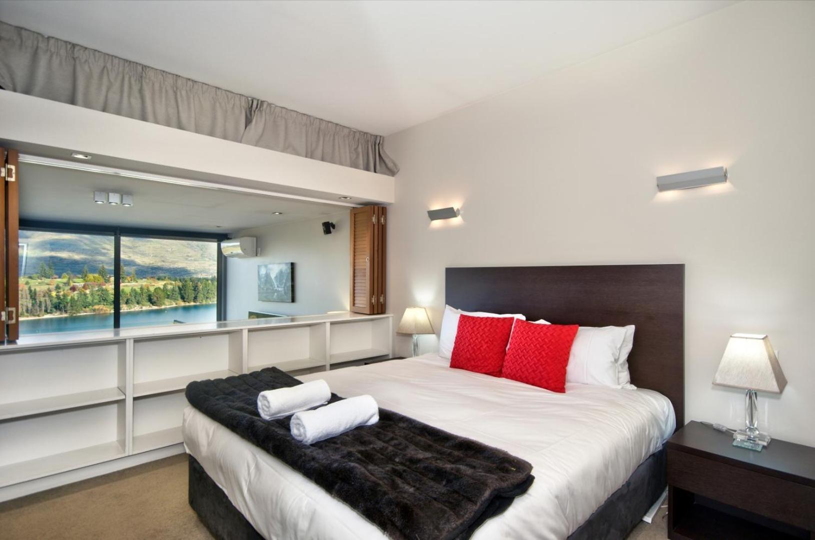 Pure Retreat Lake Views Куийнстаун Екстериор снимка