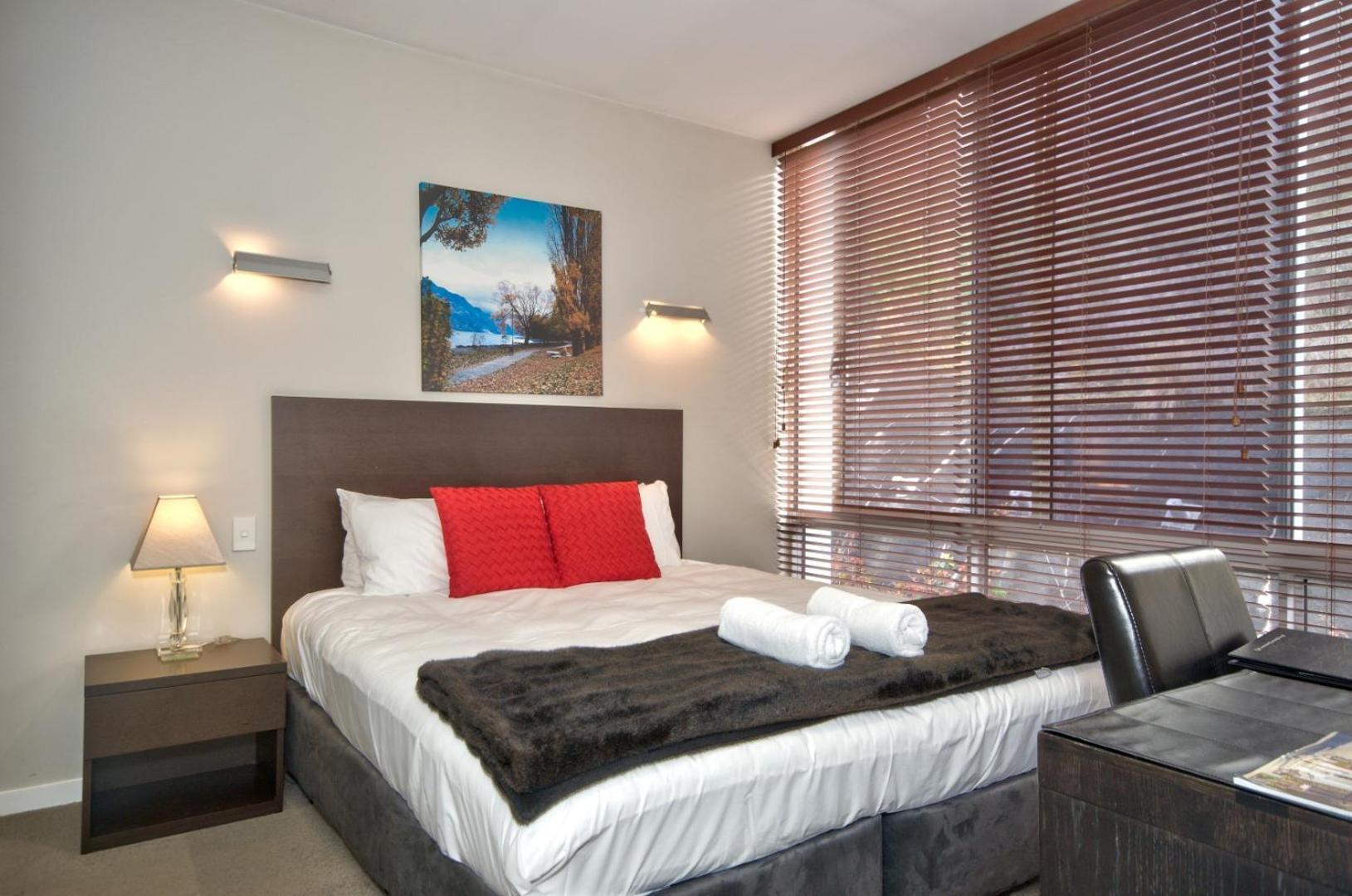 Pure Retreat Lake Views Куийнстаун Екстериор снимка