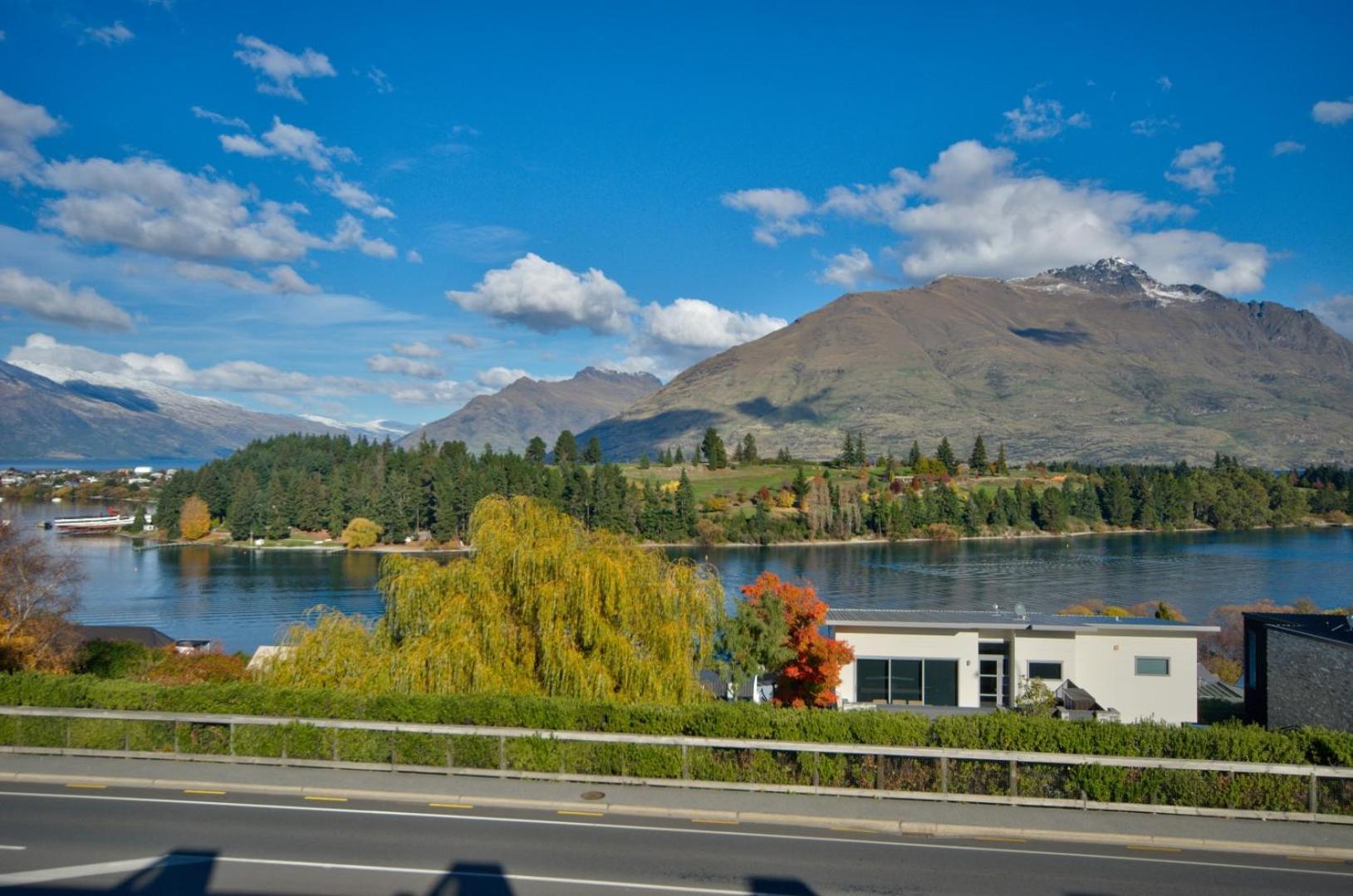 Pure Retreat Lake Views Куийнстаун Екстериор снимка